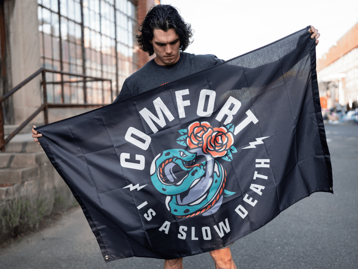 Comfort is a Slow Death Gym Flag kaufen - 2POOD Flags - Fitness Onlineshop