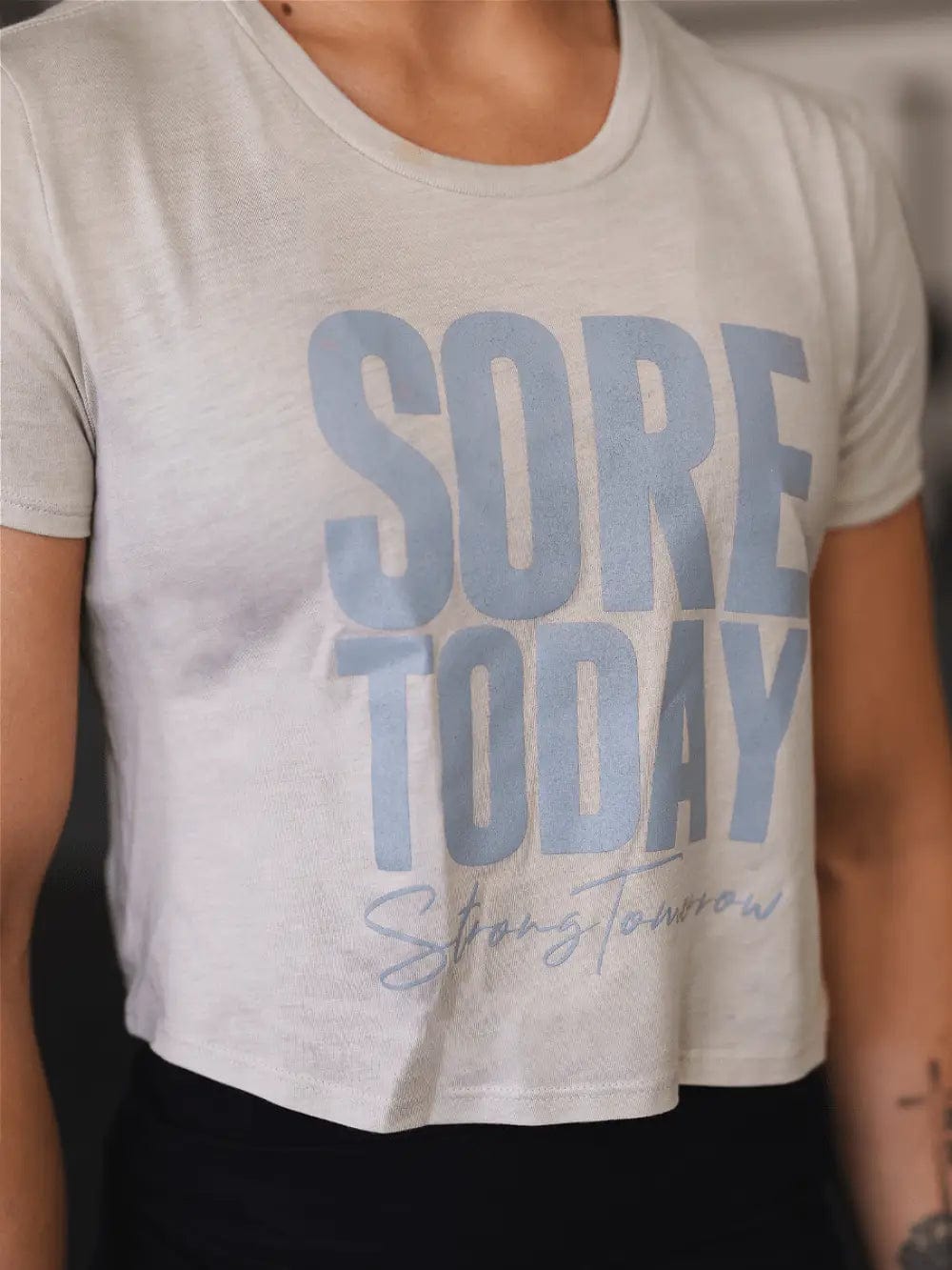 Sore Today, Strong Tomorrow Crop Top kaufen - 2POOD Oberteile Damen - Fitness Onlineshop