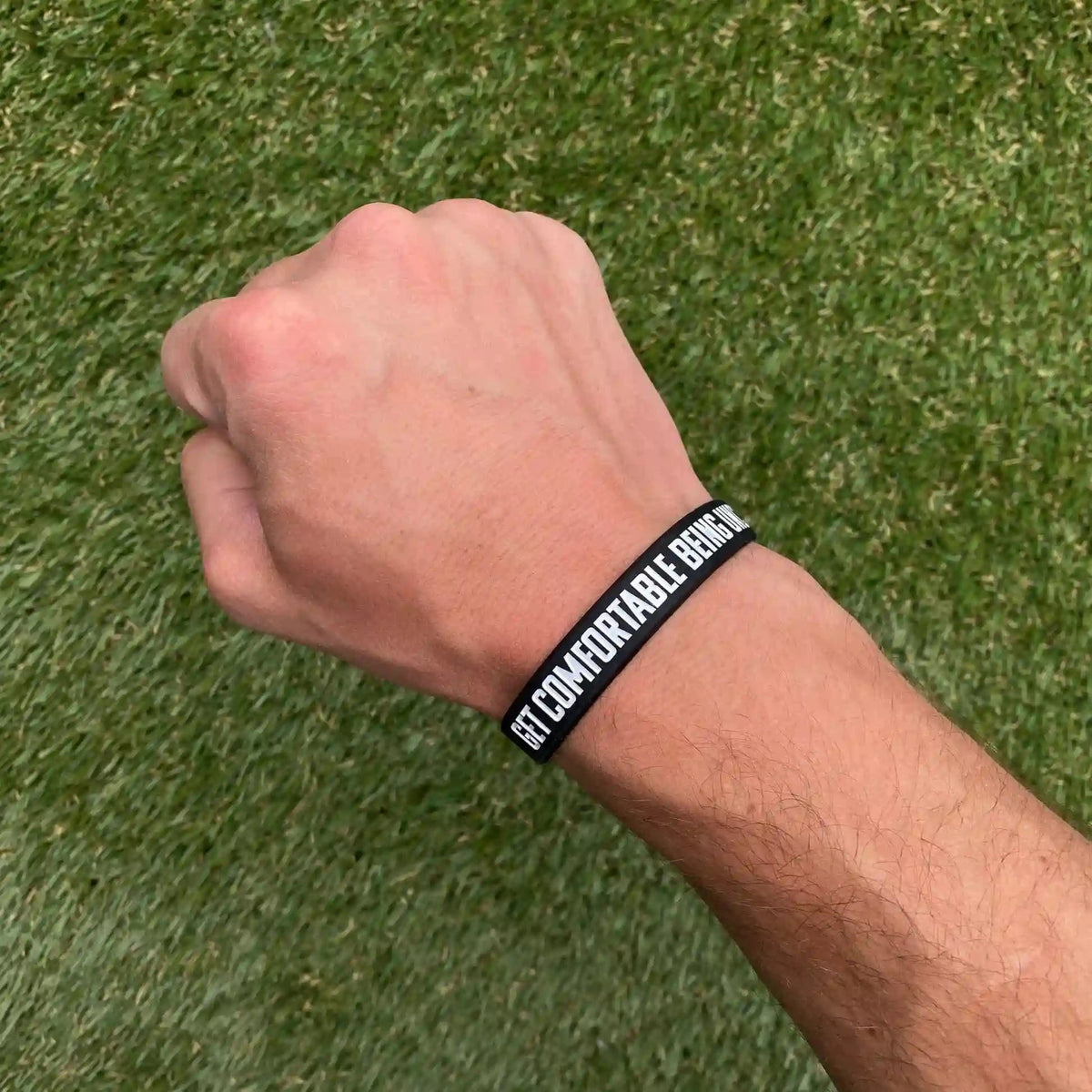 GET COMFORTABLE BEING UNCOMFORTABLE Wristband kaufen - Elite Athletic Gear Armbänder - Fitness Onlineshop