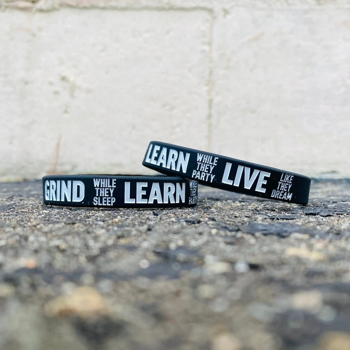 GRIND LEARN LIVE Wristband kaufen - Elite Athletic Gear Armbänder - Fitness Onlineshop