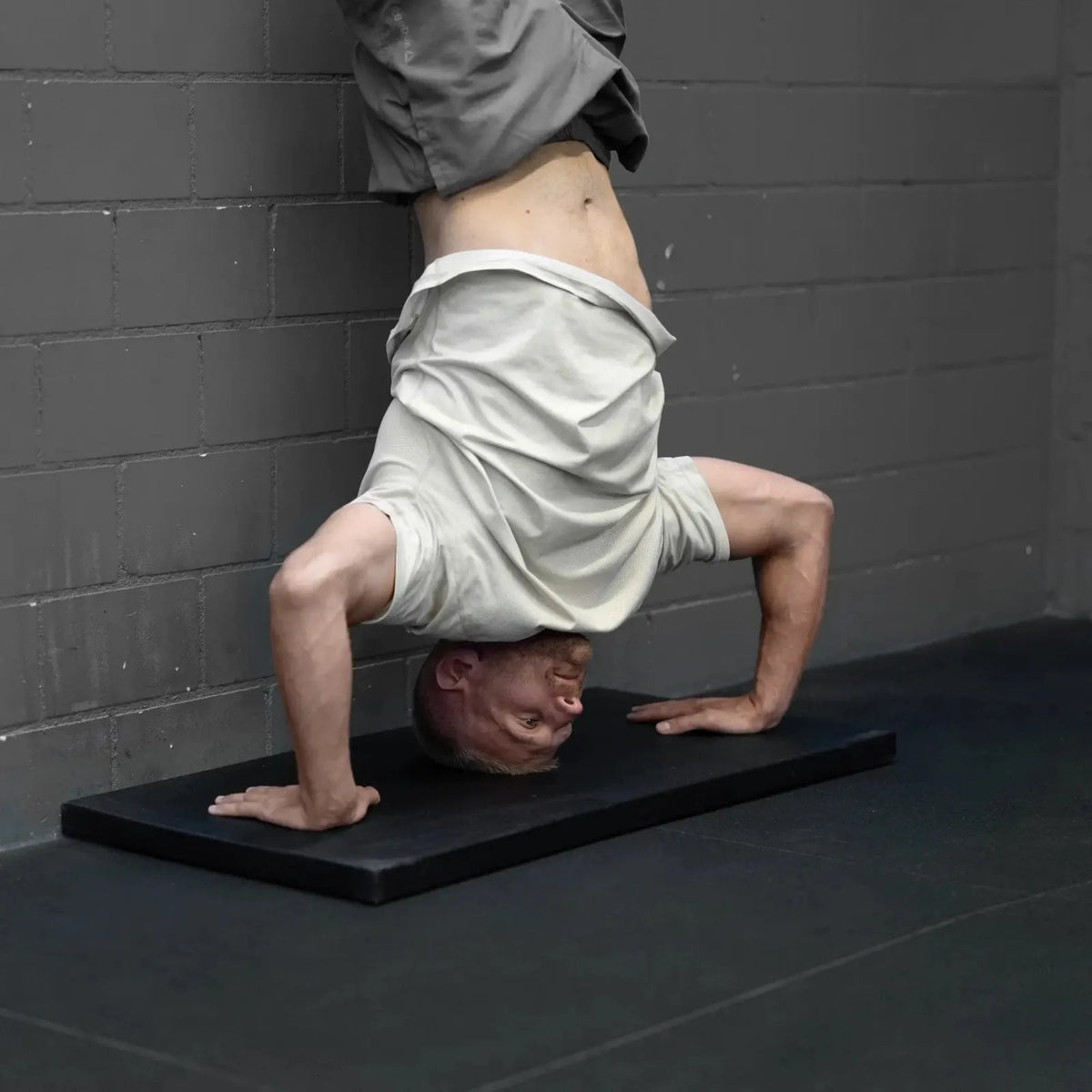 HighPowered Handstand Push-Up Matte (100 x 50 x 4 cm) kaufen bei haghpowered.com