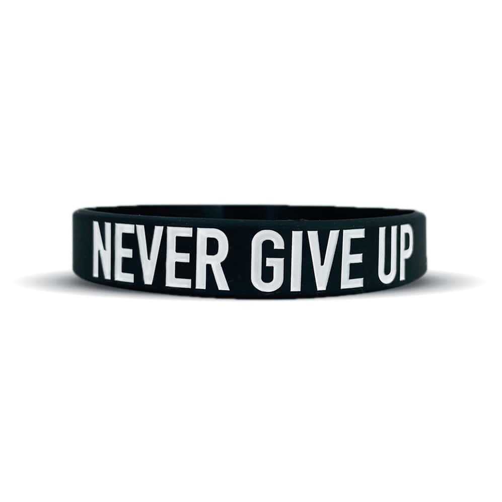 Elite Athletic Gear NEVER GIVE UP Wristband kaufen bei haghpowered.com