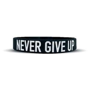 Elite Athletic Gear NEVER GIVE UP Wristband kaufen bei haghpowered.com