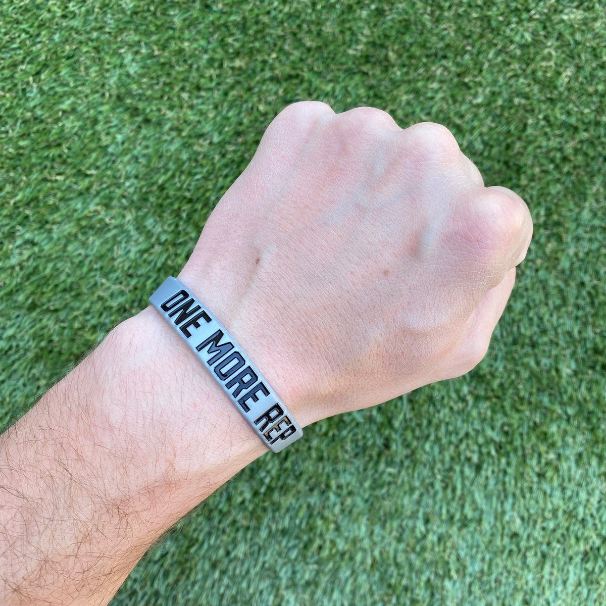 Elite Athletic Gear ONE MORE REP Wristband XL (9") kaufen bei haghpowered.com