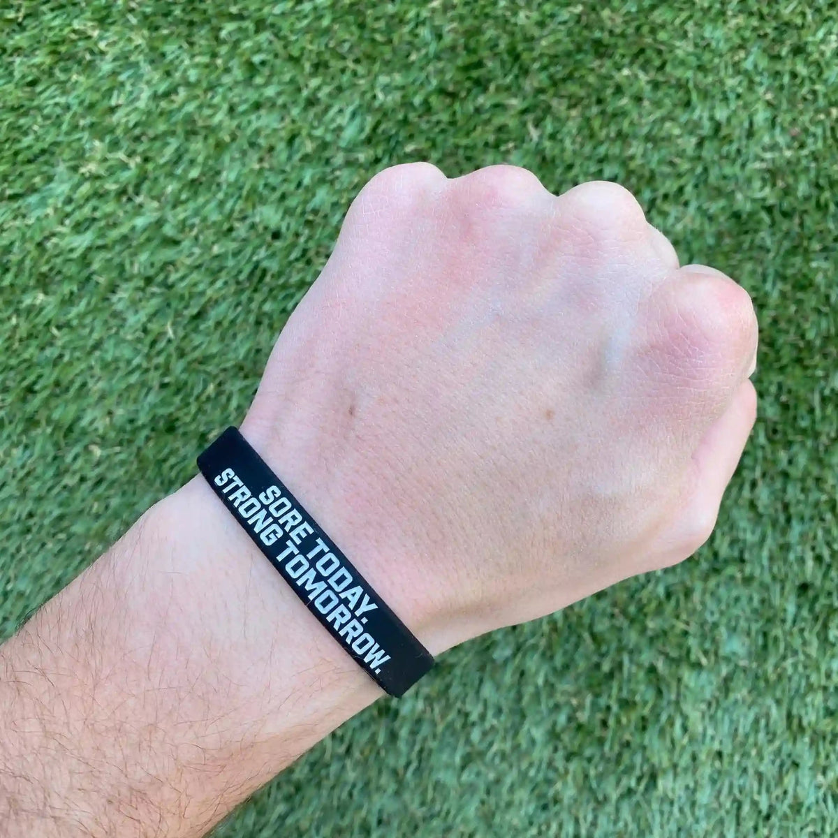 SORE TODAY. STRONG TOMORROW. Wristband kaufen -  Elite Athletic Gear Armbänder  - Fitness Onlineshop
