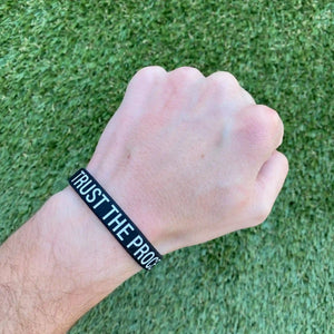 TRUST THE PROCESS Wristband kaufen -  Elite Athletic Gear Armbänder  - Fitness Onlineshop