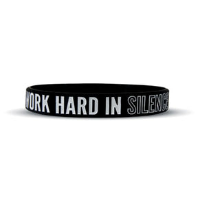 WORK HARD IN SILENCE Wristband kaufen -  Elite Athletic Gear Armbänder  - Fitness Onlineshop