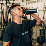 Velites Isolierte Wasserflasche mit praktischem Deckel (532 ml) kaufen bei haghpowered.com